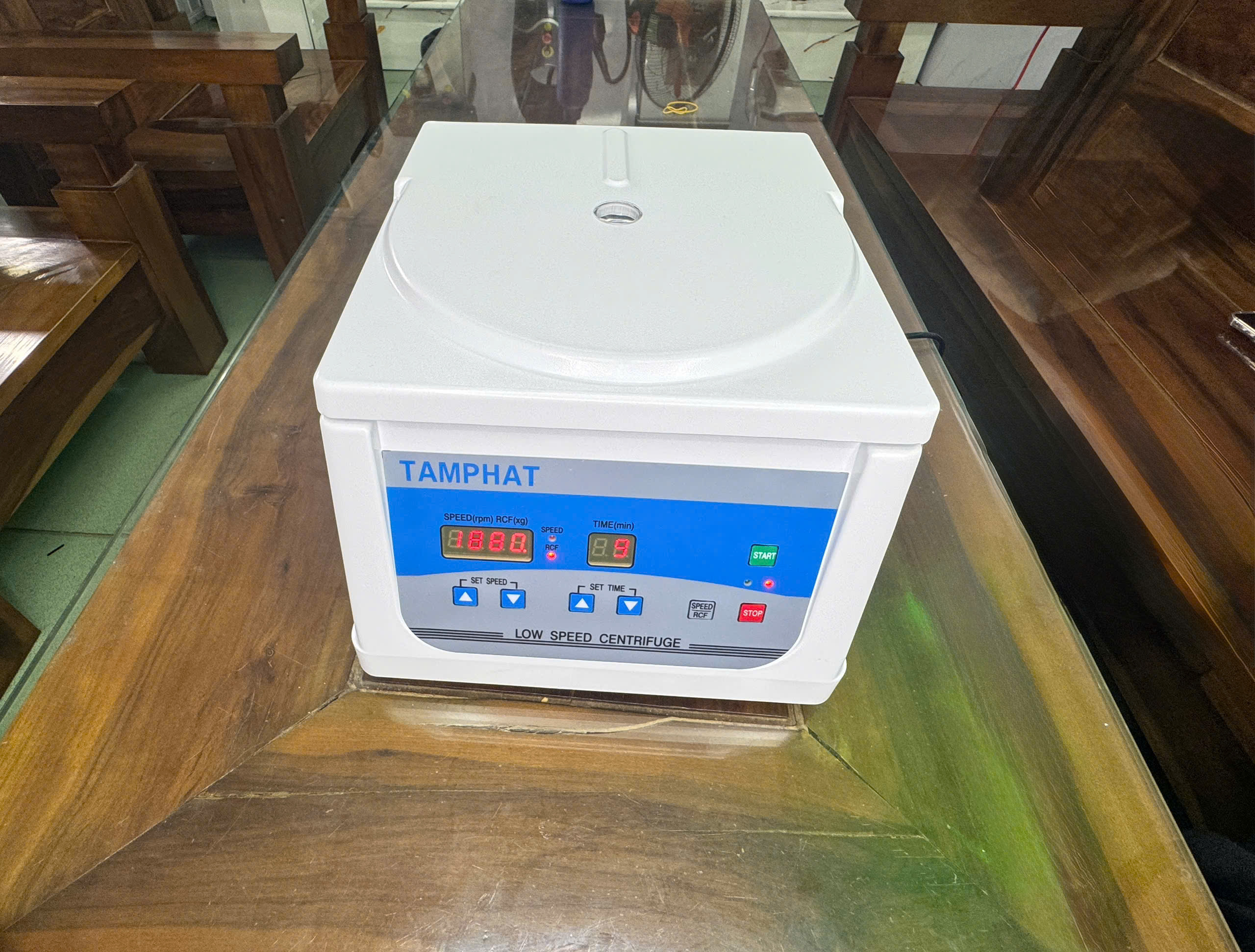 LY TÂM 12 ỐNG ĐIỆN TỬ